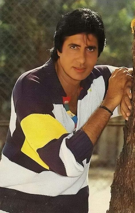 Amitabh Bachchan Young Images, 90s Bollywood Aesthetic, Fashion 1980s, Indian Wedding Video, Indian Star, Latest Funny Videos, 90s Bollywood, Beauty Face Women, Amitabh Bachchan