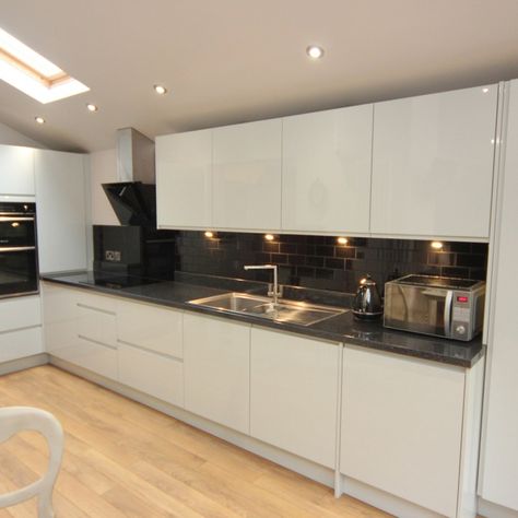 White Gloss Kitchen with Black Granite Worktops, Worcester - Diamond Kitchens Driotwich White Kitchen Black Worktop, Kitchen With Black Granite, Kitchen Worktop Ideas, Worktop Ideas, Black Gloss Kitchen, Black Tiles Kitchen, White Contemporary Kitchen, Gloss Kitchen Cabinets, White Gloss Kitchen