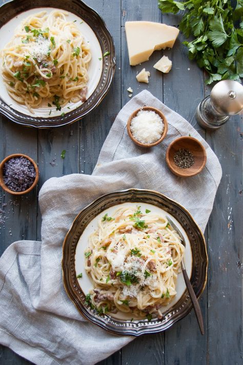 Pasta Food Styling, Food Photography Pasta, Chicken Pasta Photography, Carbonara Photography, Pasta Carbonara Aesthetic, Carbonara Pasta Photography, Pasta Carbonara, Pastas Recipes, Carbonara Pasta