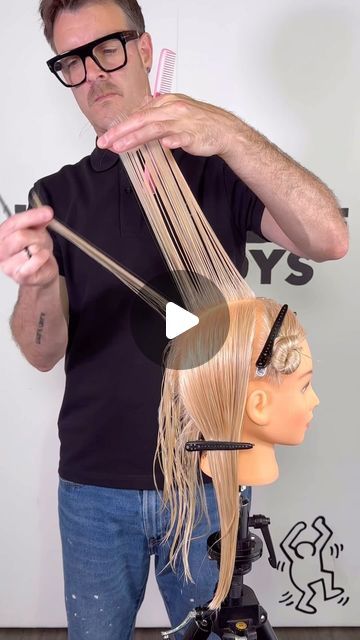 DJ MULDOON on Instagram: "Long Hair Layers ⬇️ Here’s a variation of concave layering that won’t leave the back super heavy like traditional round layering. Section the head into 3 panels. I start in the back using the length as a guide. I cut a line that follows the contour of the head from back to front. In the back I over direct sections straight back to the wall. I continue with this movementinto the top which turns into an elevation up to the ceiling, continuously following the head shape with my cutting angle. Super simple salon friendly layers ⬇️ Join us at Anaheim CA Feb 4th-5th for our hands on haircutting workshop and look and learn classes. Sign up at @premierebeautyshows Work smarter not harder. Join @knowledgedestroysfear and access all of oureducation on one page here on i Concave Layers Long, Simple Hair Layers, Concave Round Layers, Hair Layers, Apple Body Shapes, Style Transformation, Budget Outfits, Cool Girl Style, Resistance Band Workout