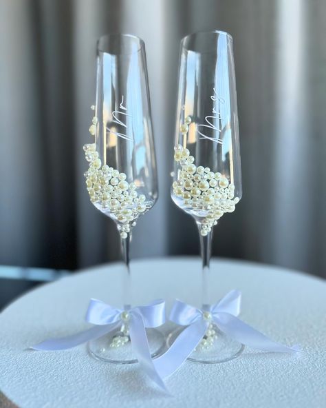 Mr & Mrs Wedding Champagne Flutes 😍😍 Champaign Glasses, Wedding Champagne, Wedding Glasses, Mr And Mrs Wedding, Champagne Wedding, Champagne Flutes, Flutes, Wedding Groom, Champagne Flute