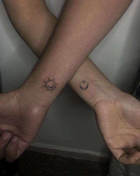 Small Couple Tattoos Sun And Moon, Fine Line Sun And Moon Tattoo Matching, To The Moon And Back Matching Tattoos, Tattoo Ideas Duo, Best Friend Sun And Moon Tattoos, Sun And Moon Friend Tattoo, Sun And Moon Tattoo Matching Couple, Sun And Moon Tattoo Matching Best Friends, Twinning Tattoos