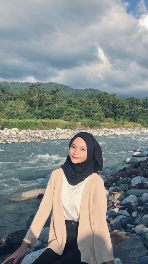 Malaysia Ootd, Fotografi Fesyen, Muslimah Outfit, Malaysia Airlines, Hijabi Outfits Casual, Hijabi Outfits, Outfits Casual, Aesthetic Photo, Bad Girl