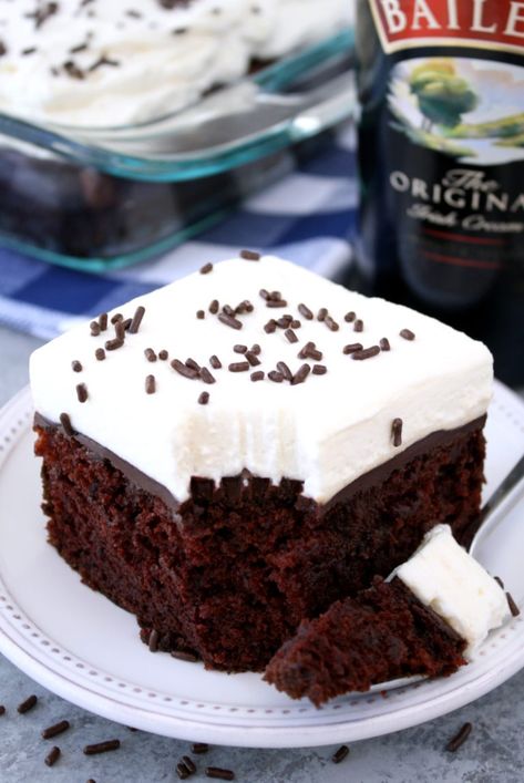 Irish Cream Poke Cake, Cream Ganache, Cream Poke Cake, Whipped Cream Topping, Baileys Recipes, Chocolate Poke Cake, Poke Cakes, Mix Recipes, Velvet Cupcakes