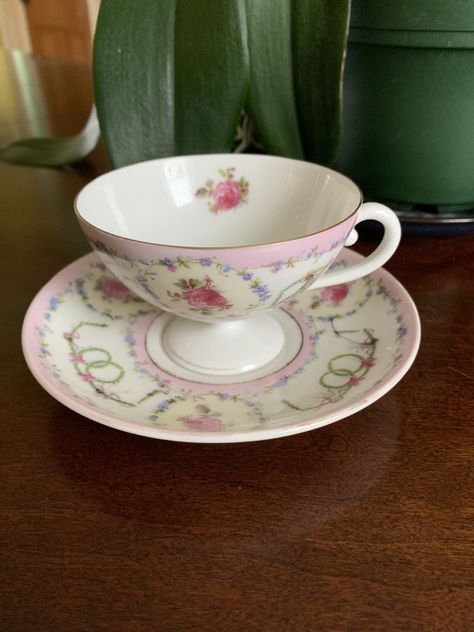 Brocante Style, Rose Pottery, Homes Decor, Cherry Wine, Pretty Tea Cups, Flower Scent, Romantic Room, Pretty Cups, Kawaii Stuff