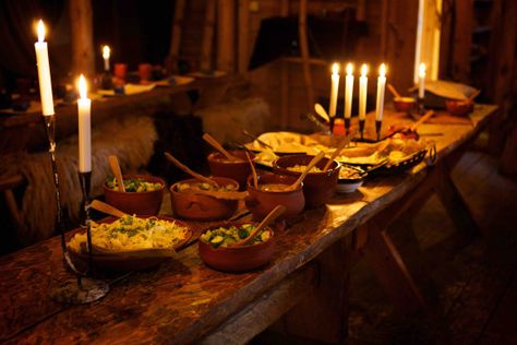 The Viking Life Viking Diet, Viking Stove, Viking Kitchen, Medieval Banquet, Viking Party, Viking Life, Viking Wedding, Medieval World, Viking Style