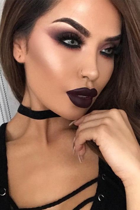 Pretty Vampire Halloween Makeup Ideas picture 1 Vampire Makeup Ideas, Vampire Makeup Looks, Maquillage Goth, Vampire Makeup Halloween, Vampy Makeup, Halloween Make-up Looks, Halloweenský Makeup, Makeup At Home, Party Make-up