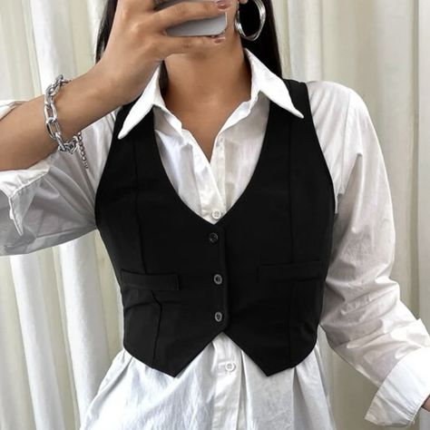 Black Sleeveless Top Outfit, Lawyer Fashion Women, Sleeveless Blazer Outfit, Girls Clothes Sewing, Styling Home, Street Style Outfits Casual, Blazers Black, Mode Zara, Fashion Top Outfits