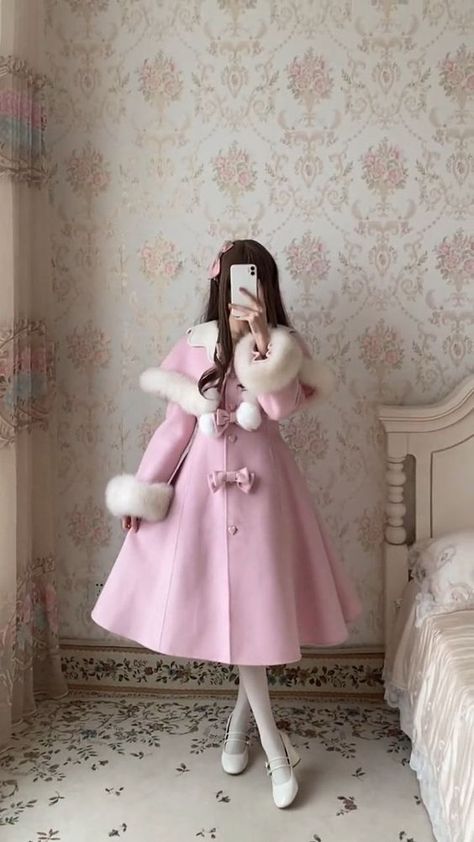 Korean Winter Outfits Women, Korean Winter Outfits Street Style, Black Women Winter Outfits, Korean Winter Fashion Outfits, Outfits Black Women Winter, Winter Outfits Dress, Kpop Idols Airport, Snow Winter Outfits, Winter Fashion Korean