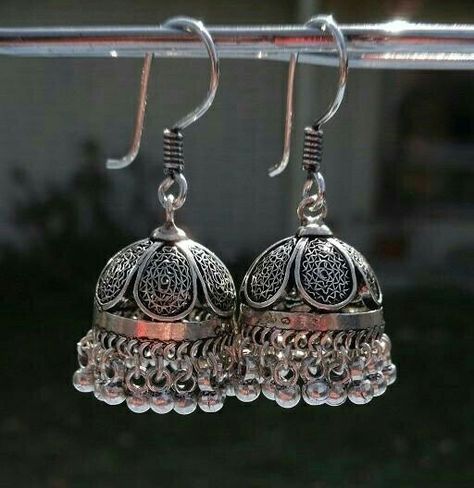 Filigree Jewellery, Silver Jhumkas, Indian Jewelry Earrings, Antique Silver Jewelry, Silver Jewellery Indian, Indian Jewellery Design Earrings, Indian Jewelry Sets, Filigree Earrings, Silver Feather