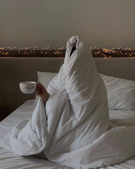 Lounge Aesthetic, Pajamas Aesthetic, Winter Wellness, Sleep Early, Girl Sleeping, Winter Photos, Night Dress For Women, White Bedding, White Aesthetic