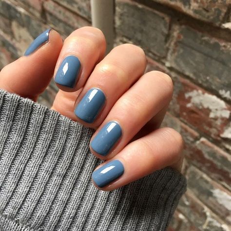 Dusty Blue Dip Nails, Denim Nail Color, Dusky Blue Nails, True Summer Nails, Blue Gray Nail Color, Autumn Blue Nails, Pale Skin Nail Color, Trending Fall Nail Colors 2024, Bluish Gray Nails