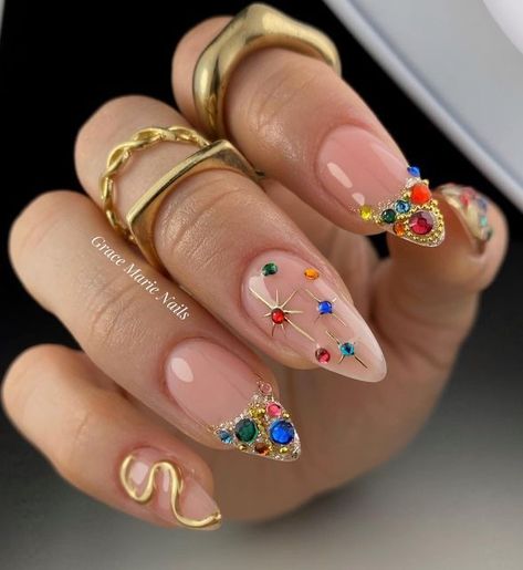 Nails Inspiration With Charms, Dramatic Nails Designs, Rhinestone Placement On Nails, Sagittarius Nails Designs, Cristal Nails, Gemstone Nails, Jeweled Nails, Jewel Nails, Stone Nails