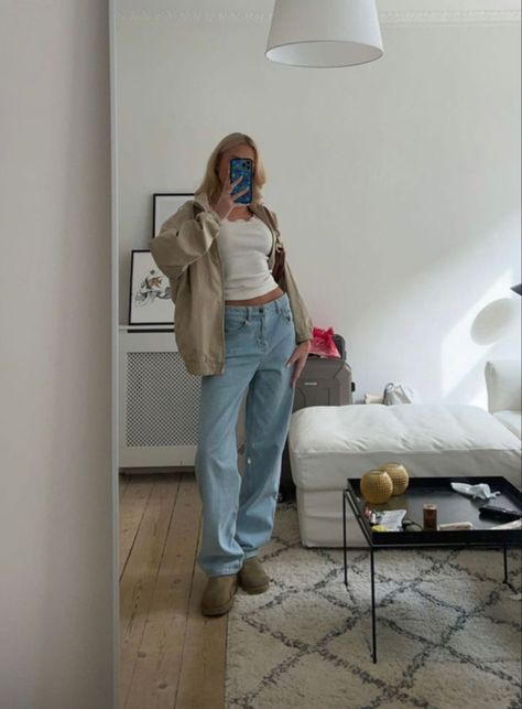 Vintage Levis Jeans Outfit, Cream Jacket Outfit, Fashion Baggy Jeans, Levi Jeans Outfit, Fashion Baggy, Outfit Inso, Cream Jacket, Stockholm Fashion, Outfit Inspo Fall