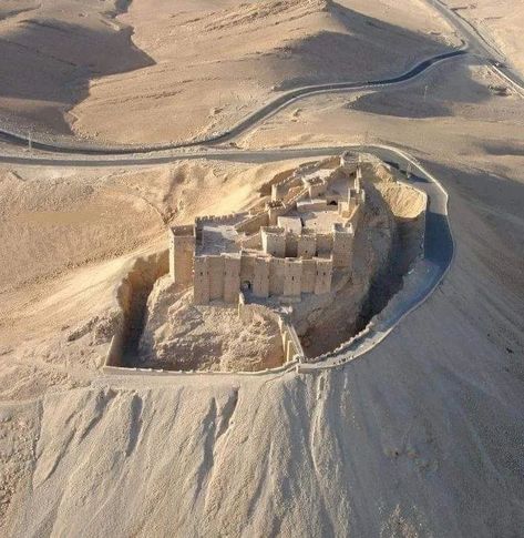 Palmyra Castle, also known as Fakhr-al-Din al-Ma'ani Castle or Tadmur Castle, Homs, Syria. Castles With Moats, Homs Syria, Artistic Architecture, Ancient Places, Chateau Medieval, Castle Ruins, Chateau France, High Walls, Beautiful Castles