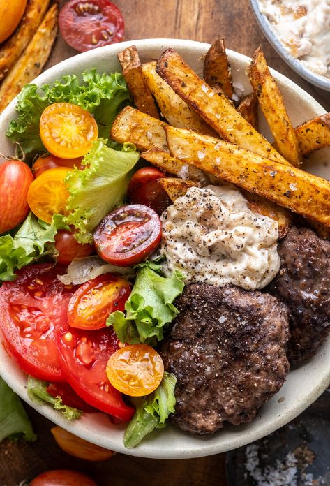 Burger Bowls with Caramelized Onion Aioli - Wandering Chickpea Burger Bowls, Plats Healthy, Healthy Food Dishes, Caramelized Onion, Healthy Food Motivation, Aioli, Bowls Recipe, Healthy Meal Prep, Pretty Food