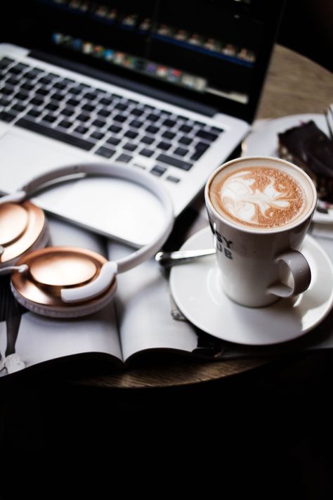 Comfort Drinks, I Love Coffe, Writer Aesthetic, Photography Moodboard, Lifestyle Photoshoot, Coffee Shot, Cappuccino Coffee, Coffee Images, How To Order Coffee