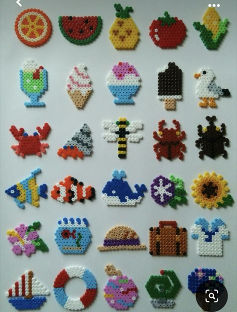 Japanese Unicorn, Beads Snowflakes, Melty Bead Designs, Melt Beads Patterns, Melt Beads, Easy Perler Beads, Hamma Beads Ideas, Easy Perler Bead Patterns, Melty Bead Patterns