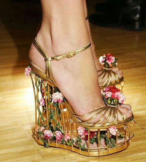 Cute Shoes With Flowers, Shoe Gallery, Shoe Art, Dolce E Gabbana, Crazy Shoes, Beautiful Shoes, Cute Shoes, Karl Lagerfeld, Shoe Collection