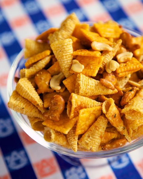 Football Friday, Buffalo Ranch, Chex Mix Recipes, Plain Chicken, Snack Mix Recipes, Superbowl Snacks, Mix Recipes, Chex Mix, S'mores