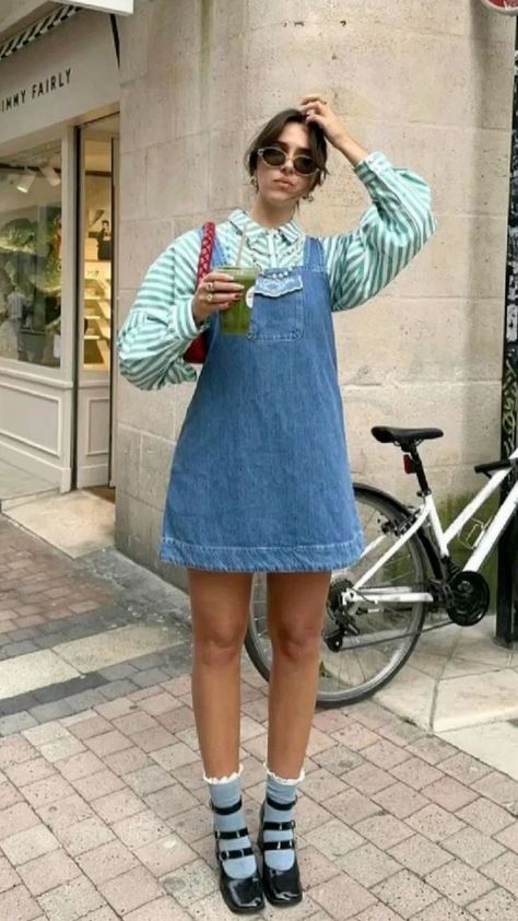 Spring Fashion Aesthetic 2024, Thrift Looks, Vintage Ootd Inspiration, Unique Aesthetic Outfits, Summer Festival Outfits 2024, Artsy Outfits For Women, Ms Frizzle Aesthetic, Funky Work Outfits, East Coast Aesthetic Outfits