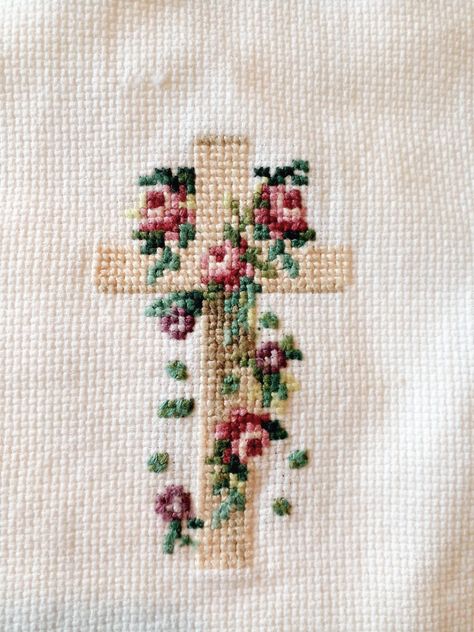 Catholic Cross Stitch, Cross Stitch Christian, Christian Cross Stitch Patterns, Miniature Needlepoint, Christian Embroidery, Cross Stitch Sampler Patterns, Christian Cross Stitch, Embroidered Cross, Cross Stitch Collection