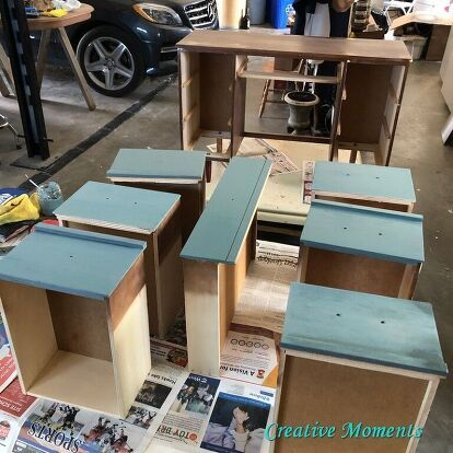 This sweet MCM desk was updated using a pretty milk paint. Some see blue some see green, what color do you think it looks? Legless and lonely Without legs, the lower veneer edges had chipped and missing areas that were filled with my handy DAP wood pro-x. Areas of veneer that had lifted were glued with Titebond glue and clamped into pace to drive. I also had 4 new legs in my stash, a pair in two different colors but easily solved with painting.The entire desk… Mcm Desk, Rustoleum Spray Paint, Green Milk, Homestead House, Free Furniture, Oil Brush, Wood Fiber, Milk Paint, Furniture Legs