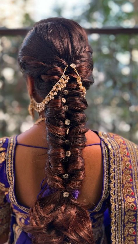 Chotla Hairstyle For Saree, Loose Braid Wedding Hair Indian, Braid Reference, Random Hairstyles, Engagement Hairstyle, Loose Braid Hairstyles, Hair Stail, Hairstyle Indian, Bridal Hairstyle Indian Wedding