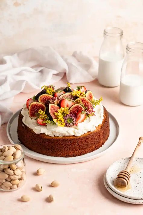 Pistachio Cake with Honey Buttercream - Food Duchess Fruit Cake Photography, Cakes Decorated With Flowers, Flavoured Cakes, Basic Vanilla Cake Recipe, Pastry Photography, Honey Buttercream, Bolo Paris, Pistachio Cake Recipe, Nuts Recipes