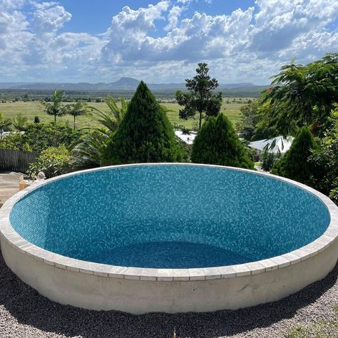 Round Plunge Pool, Cocktail Pools Small Backyards, Round Pool, Pool Coping, Concrete Pool, Outdoor Spa, Small Pools, Plunge Pool, Beach Pool