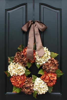 hydrangea wreath Fall Hydrangea Wreath, Fall Hydrangea, Dried Hydrangeas, Fall Deco, Fall Crafts Diy, Deco Floral, Autumn Wreaths, Thanksgiving Decor, Fall Holidays