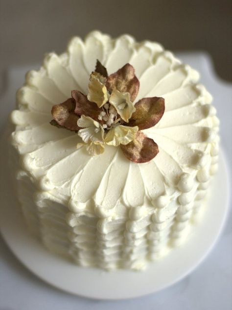 petal cake tutorial. I really like how they did the icing in top. Petal Cake, Dessert Recipies, Floral Wedding Cakes, Delectable Desserts, Kinds Of Desserts, Have A Happy Day, A Piece Of Cake, Cupcake Decorating, Cake Icing