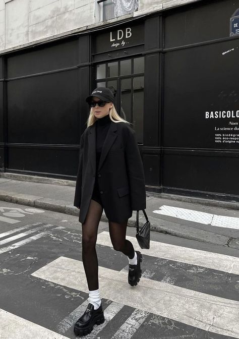 Black tights and white socks #Black #tights #and #white #socks #blacktightsandwhitesocks Blazer Outfits For Women, Cold Outfits, Paris Outfits, White Socks, Looks Street Style, All Black Outfit, Looks Chic, Mode Inspo, Blazer Outfits