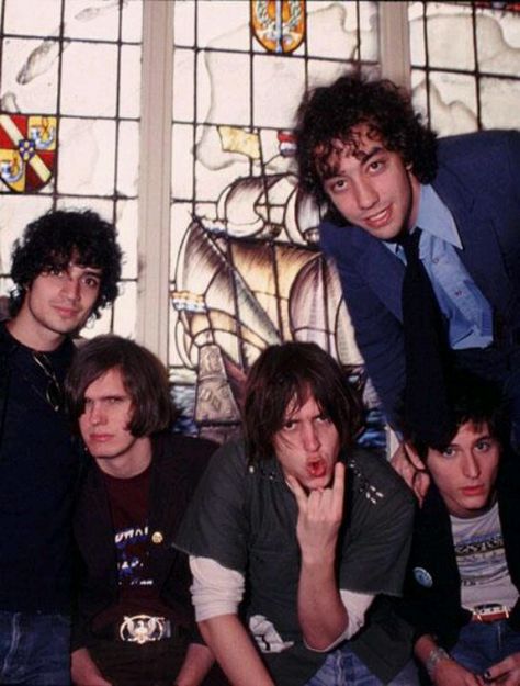 Hahaha, great facial expressions in this one. The Strokes Band, Albert Hammond, The Voidz, Juju On That Beat, Julian Casablancas, The Strokes, Last Fm, Pop Rock, Music Icon