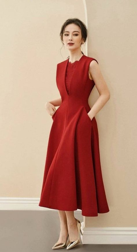 Midi Red Dress Outfit, Red Midi Dress Outfit, Red Dress Outfit Classy, Midi Dress Outfit Classy, Midi Red Dress, Outfit Classy, Midi Dress Formal, Red Midi, Royal Dresses