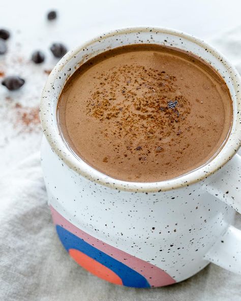 Warm up with this cozy Vegan Mexican Hot Chocolate! It's perfectly flavored and will hit the spot during the cold weather. #plantbasedonabudget #vegan #hot #chocolate Desserts For Cinco De Mayo, Vegan Mexican Hot Chocolate, Healthy Hot Cocoa, Cashew Milk Recipe, Best Pumpkin Muffins, Drinks Nonalcoholic, Mexican Desserts, Drinks Healthy, Hot Christmas