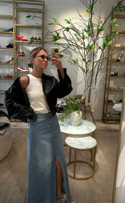 Sweden Clothes, Long Denim Skirt Outfits, Skirt Outfits For Women, Denim Skirt Outfit Summer, Long Denim Skirt Outfit, Midi Outfits, Skirt Outfit Fall, Fashion Dresses For Women, Modest Summer Fashion