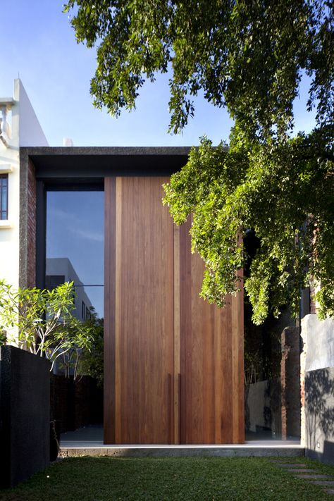 Architecture Cool, Modern Door, Design Exterior, Architecture Exterior, Architectural Inspiration, Residential Architecture, Contemporary Architecture, Wooden Doors, Amazing Architecture