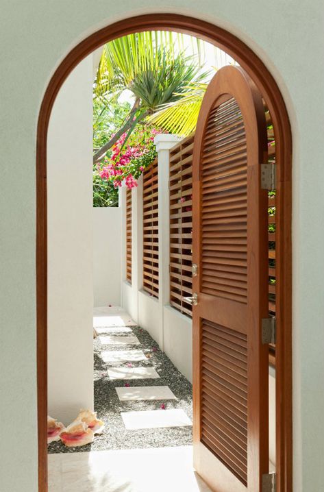 Terrapin Residence-005-1 Kind Design Tropical Doors, Tropical Patio, Tropical Beach Houses, Tropical Architecture, Small Backyard Gardens, Meteor Garden 2018, Modern Backyard, Tropical House, Yard Design