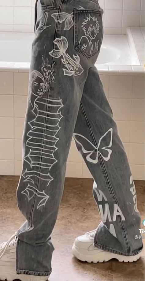 Aesthetic Pants Design, Easy Art Designs To Draw, Painting My Pants, Cool Designs To Paint On Pants, Bleached Design Jeans, Painted On Pants, Pants Custom Paint, Painting Ideas On Jeans Pants, Painting Pants Idea