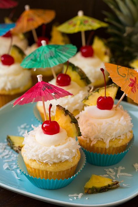 Luau Party Cake Ideas, Tropical Side Dishes, Luau Party Cupcakes, Luau Desserts, Hawaiian Party Food, Reggae Party, Luau Party Food, Pina Colada Cupcakes, Pineapple Centerpiece