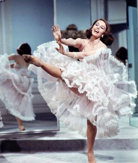 Old Hollywood ⭐ har delat ett inlägg på Instagram: "Cyd Charisse photographed for Silk Stocking (1957) 💜 This dance sequence was considered too risqué…" • Följ hens konto för att visa 575 inlägg. Helen Rose, Cyd Charisse, Carmen Miranda, Carole Lombard, Silk Stockings, Silk Outfit, Rita Hayworth, Golden Age Of Hollywood, Designer Lingerie