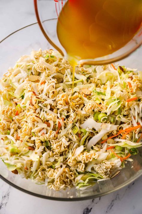 Cabbage Asian Salad, Coleslaw With Ramen Noodles, Cabbage Crunch Salad, Salad With Ramen Noodles, Asian Ramen Salad, Asian Cabbage, Asian Ramen, Nutritional Recipes, Asian Salad Recipe