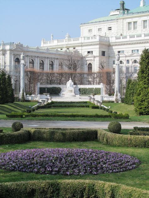 Hofburg Palace, Residence Architecture, Castle Mansion, Castle Aesthetic, Imperial Palace, Chateau France, Castle House, Voyage Europe, Beautiful Castles