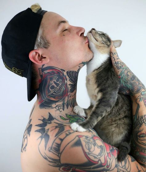 Ahren Stringer, Tatted Guys, Amity Affliction, Kiss Tattoos, Smile Tattoo, The Amity Affliction, Face The Music, Men Photoshoot, Skater Boy