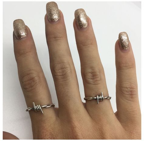 Wire Jewelry Rings, Diy Jewelry Rings, Grunge Jewelry, Indie Jewelry, Silver Jewellery Indian, Jewellery Indian, Wire Jewelry Designs, Diy Wire Jewelry, Dope Jewelry