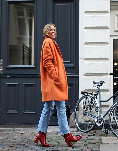 Making a Case For The Orange Coat Orange Coat, Orange Outfit, Red Boots, Orange Crush, Outfit Inspiration Fall, Street Style Chic, Coat Outfits, Shades Of Orange, Street Style Looks