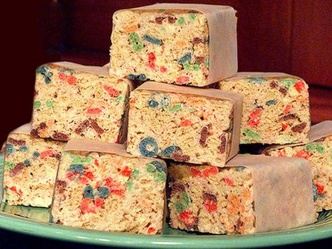 Confetti Squares Recipe | Martha Stewart Confetti Squares, Peanut Butter Marshmallow Squares, Everything Chocolate, Cookies Fruit, Fudge Dessert, Marshmallow Bars, Dessert Treats, Retro Desserts, Purple Confetti