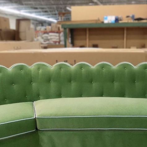 Scalloped Banquette, Banquette Cushion Ideas, Green Banquette, Round Banquette, Banquette Diy, Velvet Banquette, Curved Banquette, Banquette Cushions, Kelly Behun