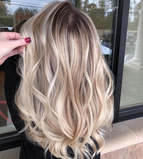 Amy McManus on Instagram: “If everyone had a level 7 natural base color to start with ... Le Sigh 😍🥰” New Hair Color Trends, Level 7, Vanilla Chai, Spring Hair Color, Balayage Hair Blonde, Blonde Hair With Highlights, Looks Party, Brown Blonde Hair, Long Blonde